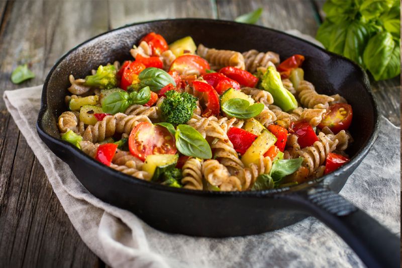 Receta fácil y rápida de espirales al estilo mediterráneo con cebolla dulce