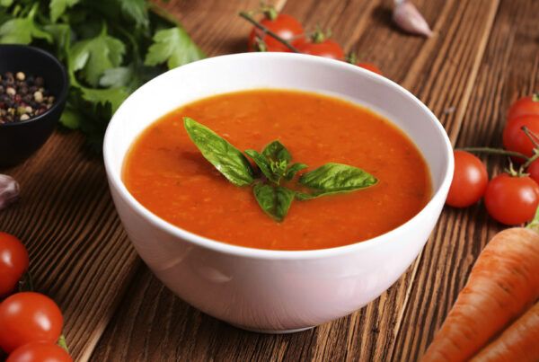 Crema de tomate con zanahorias y cebolla dulce